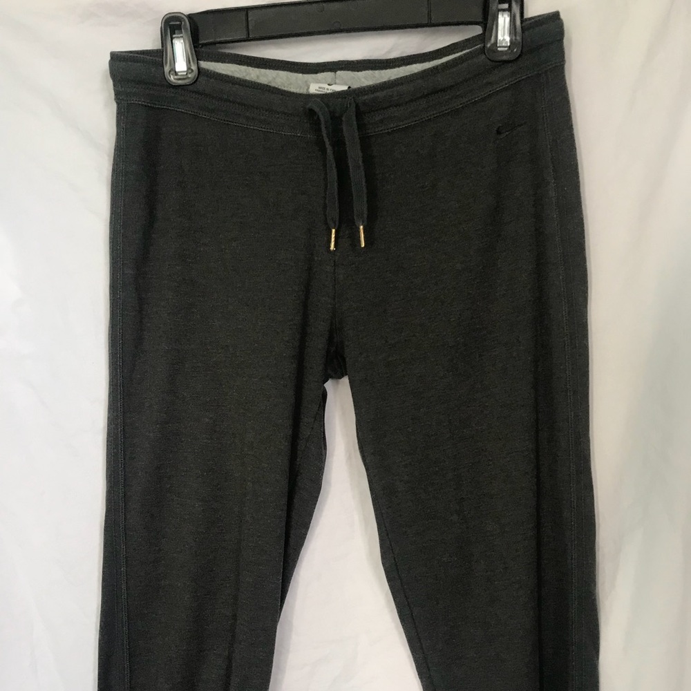 Nike training capris with scrunched bottom